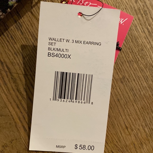 New Betsey Johnson skulls/ hearts wristlet / wallet with fun matching earrings! - Picture 7 of 7